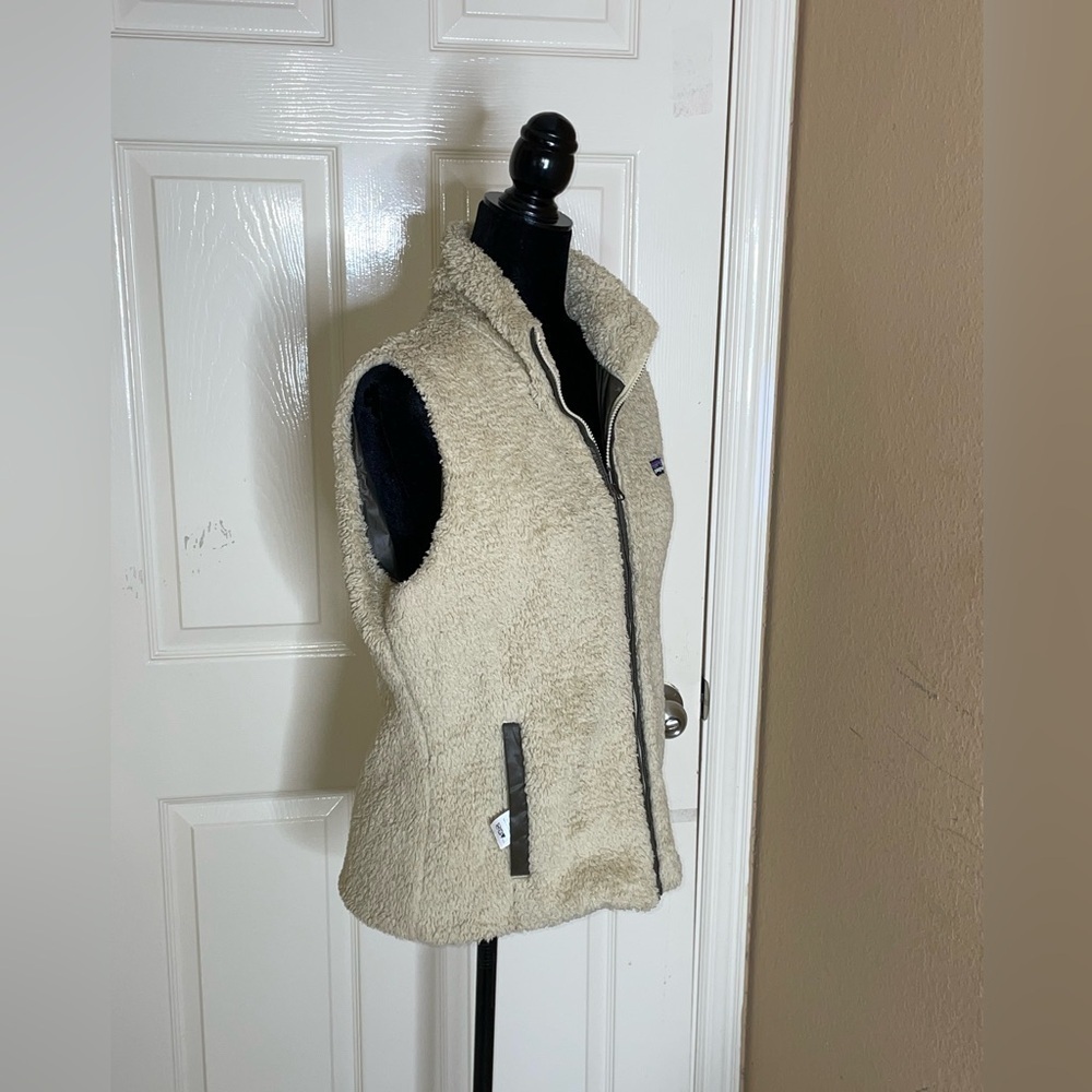 Patagonia reversible Women's Los Gatos Vest Color: Drifter Tan  Size: Large‌‌‌‍‍ - Picture 2 of 11